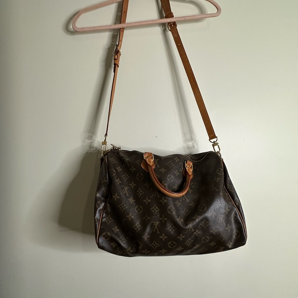 Louis Vuitton speedy 35 with strap